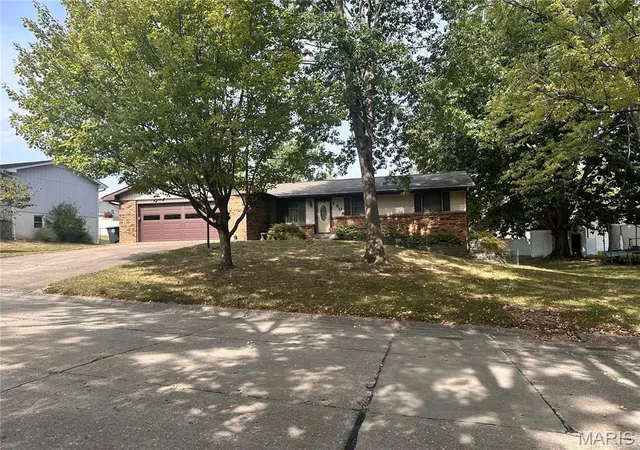 Photo 3 of Single family home for sale at 1808 Evondale Dr, Cape Girardeau, MO 63701 | MLS# MIS26063590 | Listing updated on 2026-10-07