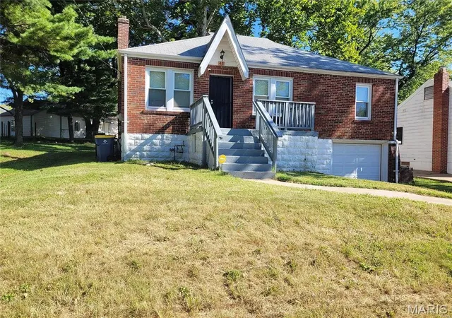 Photo 3 of Single family home for sale at 45 Reasor Dr, Saint Louis, MO 63135 | MLS# MIS26063592 | Listing updated on 2026-10-12