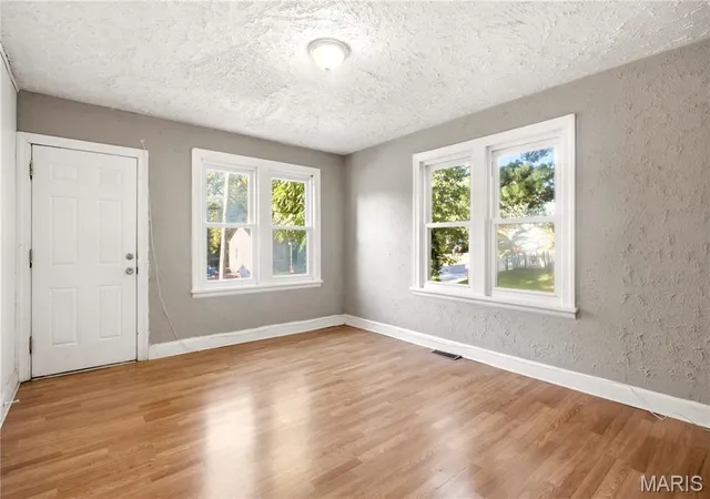 Photo 4 of Single family home for sale at 45 Reasor Dr, Saint Louis, MO 63135 | MLS# MIS26063592 | Listing updated on 2026-10-12