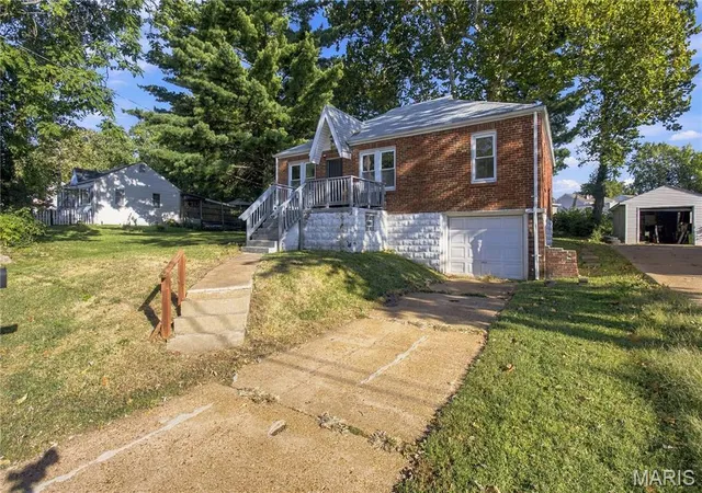 Photo 2 of Single family home for sale at 45 Reasor Dr, Saint Louis, MO 63135 | MLS# MIS26063592 | Listing updated on 2026-10-12