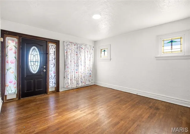 Photo 3 of Single family home for sale at 6908 Robbins Ave, Saint Louis, MO 63133 | MLS# MIS26063597 | Listing updated on 2026-10-22