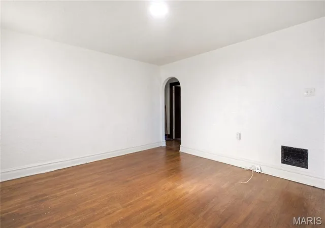 Photo 4 of Single family home for sale at 6908 Robbins Ave, Saint Louis, MO 63133 | MLS# MIS26063597 | Listing updated on 2026-10-22