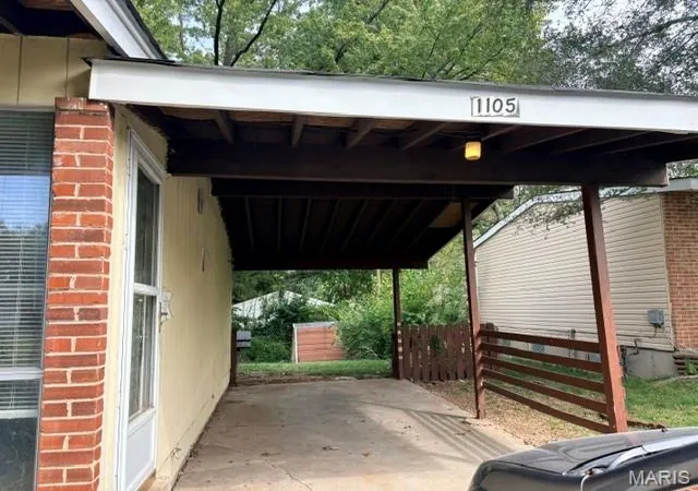Photo 3 of Single family home for sale at 1105 Derhake Rd, Florissant, MO 63033 | MLS# MIS26063598 | Listing updated on 2026-10-07