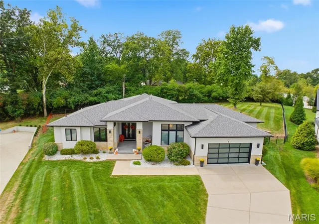 Photo 2 of Single family home for sale at 10147 Fieldcrest Ln, Saint Louis, MO 63124 | MLS# MIS26063599 | Listing updated on 2026-10-07
