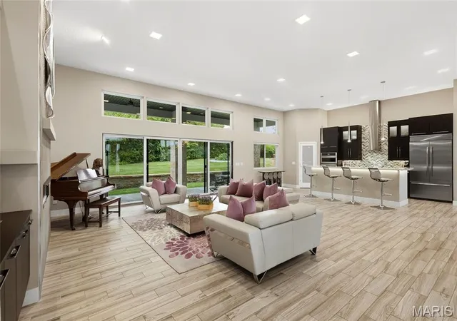 Photo 3 of Single family home for sale at 10147 Fieldcrest Ln, Saint Louis, MO 63124 | MLS# MIS26063599 | Listing updated on 2026-10-07