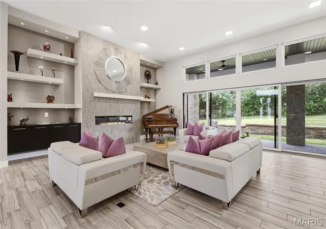 Photo 4 of Single family home for sale at 10147 Fieldcrest Ln, Saint Louis, MO 63124 | MLS# MIS26063599 | Listing updated on 2026-10-07