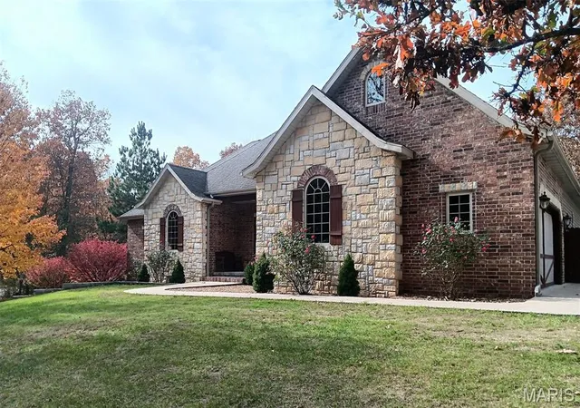 Photo 3 of Single family home for sale at 24473 Remington Ln, Lebanon, MO 65536 | MLS# MIS26063600 | Listing updated on 2026-10-03