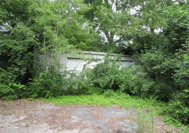 Photo 1 of Sale Pending at 18367 State Route 15, Nashville, IL 62263 | MLS# MIS26063601 | Listing updated on 2026-10-06