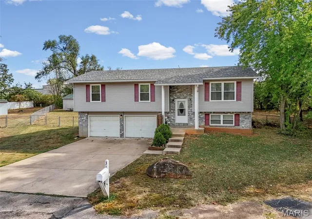 Photo 1 of Single family home for sale at 3 Bradley Ct, Desloge, MO 63601 | MLS# MIS26063606 | Listing updated on 2026-10-05