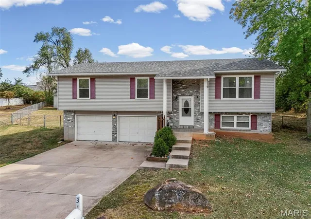 Photo 3 of Single family home for sale at 3 Bradley Ct, Desloge, MO 63601 | MLS# MIS26063606 | Listing updated on 2026-10-05
