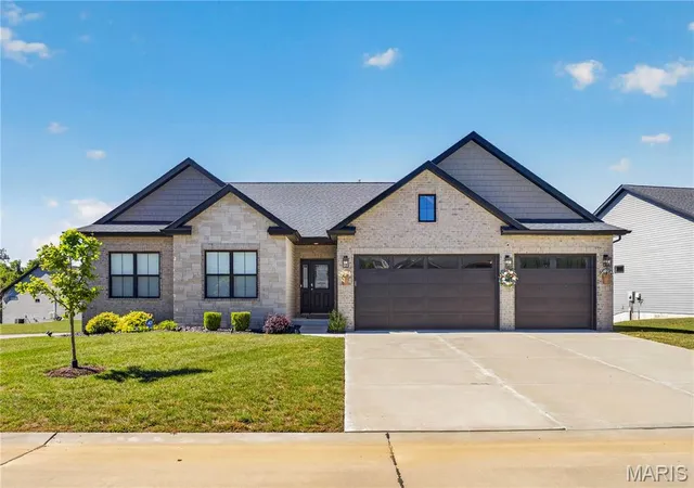 Photo 2 of Single family home for sale at 2911 Kehrswood Ct, Maryville, IL 62062 | MLS# MIS26063608 | Listing updated on 2026-10-05