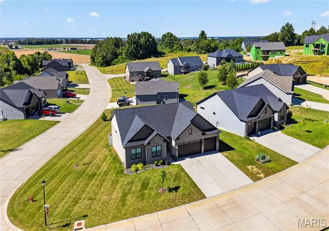 Photo 3 of Single family home for sale at 2911 Kehrswood Ct, Maryville, IL 62062 | MLS# MIS26063608 | Listing updated on 2026-10-05