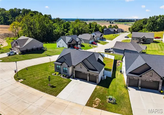 Photo 4 of Single family home for sale at 2911 Kehrswood Ct, Maryville, IL 62062 | MLS# MIS26063608 | Listing updated on 2026-10-05