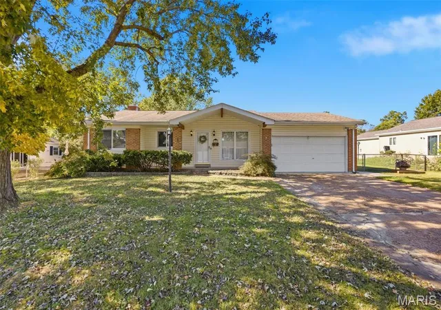 Photo 1 of Single family home for sale at 540 Coachway Ln, Hazelwood, MO 63042 | MLS# MIS26063618 | Listing updated on 2026-10-09