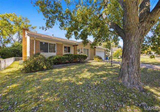 Photo 3 of Single family home for sale at 540 Coachway Ln, Hazelwood, MO 63042 | MLS# MIS26063618 | Listing updated on 2026-10-09