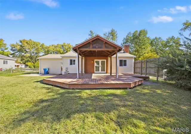Photo 3 of Single family home for sale at 540 Coachway Ln, Hazelwood, MO 63042 | MLS# MIS26063618 | Listing updated on 2026-10-09