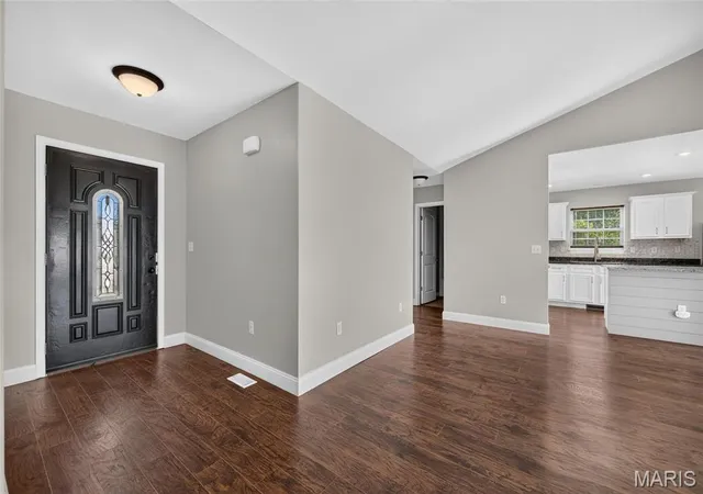 Photo 3 of Single family home for sale at 116 Pioneer Ct, Waynesville, MO 65583 | MLS# MIS26063620 | Listing updated on 2026-10-15