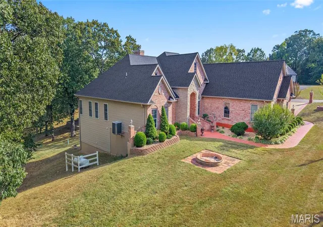 Photo 2 of Single family home for sale at 599 Huntington Trails Dr, Festus, MO 63028 | MLS# MIS26063625 | Listing updated on 2026-10-05
