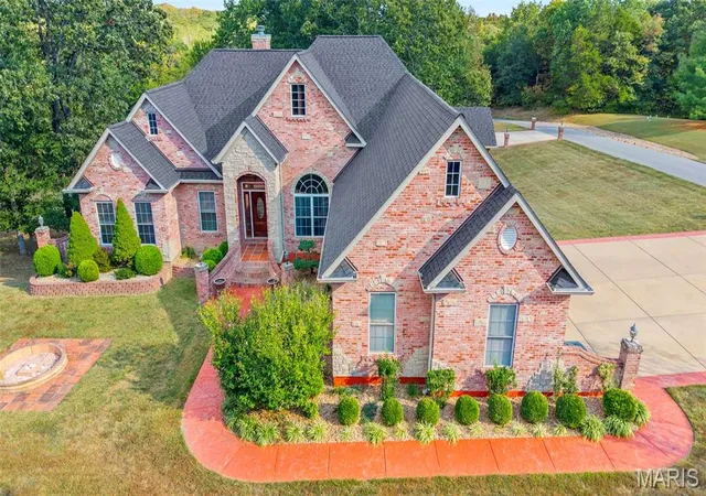 Photo 3 of Single family home for sale at 599 Huntington Trails Dr, Festus, MO 63028 | MLS# MIS26063625 | Listing updated on 2026-10-05