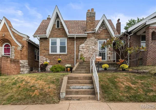 Single family home for sale at 5427 Eichelberger St, Saint Louis, MO 63109 | MLS# MIS26063626