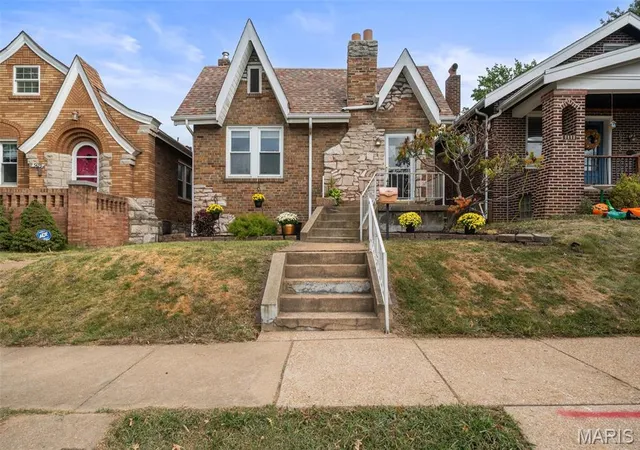Photo 1 of Single family home for sale at 5427 Eichelberger St, Saint Louis, MO 63109 | MLS# MIS26063626 | Listing updated on 2026-10-08