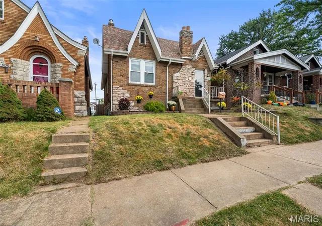 Photo 2 of Single family home for sale at 5427 Eichelberger St, Saint Louis, MO 63109 | MLS# MIS26063626 | Listing updated on 2026-10-08