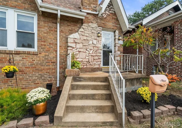 Photo 4 of Single family home for sale at 5427 Eichelberger St, Saint Louis, MO 63109 | MLS# MIS26063626 | Listing updated on 2026-10-08