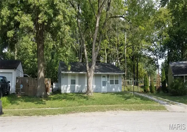 Photo 1 of Single family home for sale at 41 Scarlet Dr, Belleville, IL 62220 | MLS# MIS26063629 | Listing updated on 2026-10-08