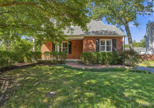 Photo 2 of Single family home for sale at 81 Heatherbrook Ln, Saint Louis, MO 63122 | MLS# MIS26063630 | Listing updated on 2026-10-09
