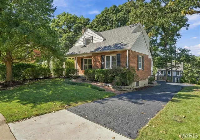 Photo 3 of Single family home for sale at 81 Heatherbrook Ln, Saint Louis, MO 63122 | MLS# MIS26063630 | Listing updated on 2026-10-09