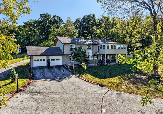 Photo 2 of Single family home for sale at 551 Sunny Slope Dr, Camdenton, MO 65020 | MLS# MIS26063632 | Listing updated on 2026-10-08