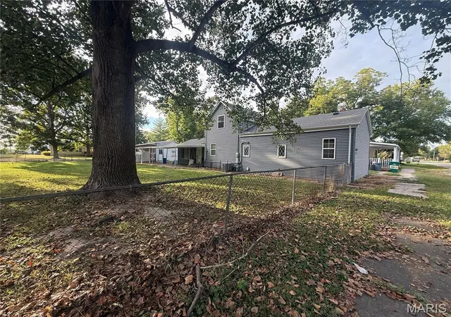 Photo 1 of Single family home for sale at 2120 S 3rd Street, Mascoutah, IL 62258 | MLS# MIS26063633 | Listing updated on 2026-10-07