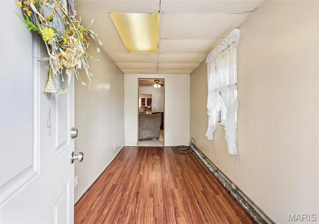 Photo 3 of Sale Pending at 404 E 2nd South St, Mount Olive, IL 62069 | MLS# MIS26063637 | Listing updated on 2026-10-07