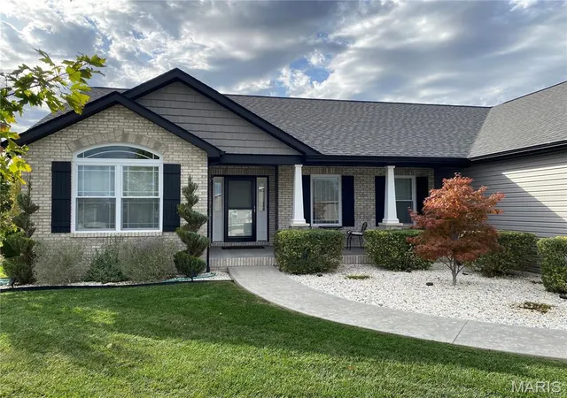 Photo 4 of Single family home for sale at 1015 Kankakee Trl, Mascoutah, IL 62258 | MLS# MIS26063639 | Listing updated on 2026-10-10