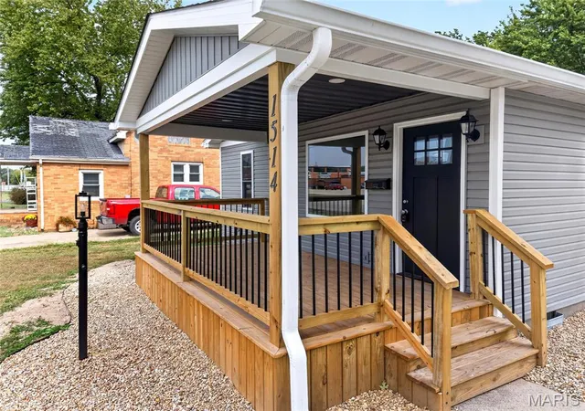 Photo 3 of Single family home for sale at 1514 N Jefferson St, Litchfield, IL 62056 | MLS# MIS26063641 | Listing updated on 2026-10-06