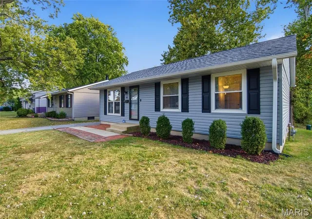 Photo 2 of Single family home for sale at 803 W Nixon Dr, O Fallon, IL 62269 | MLS# MIS26063655 | Listing updated on 2026-10-22