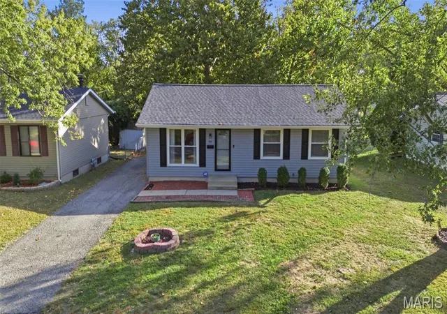 Photo 3 of Single family home for sale at 803 W Nixon Dr, O Fallon, IL 62269 | MLS# MIS26063655 | Listing updated on 2026-10-22