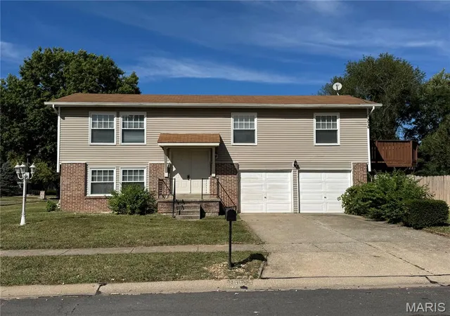 Photo 1 of Single family home for sale at 6113 Lake Paddock Dr, Florissant, MO 63033 | MLS# MIS26063657 | Listing updated on 2026-10-03