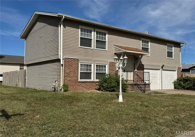 Photo 3 of Single family home for sale at 6113 Lake Paddock Dr, Florissant, MO 63033 | MLS# MIS26063657 | Listing updated on 2026-10-03