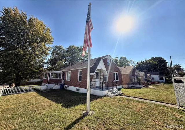 Photo 3 of Single family home for sale at 950 Dammert Ave, Saint Louis, MO 63125 | MLS# MIS26063658 | Listing updated on 2026-10-27