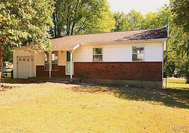 Single family home for sale at 212 E Hillside Dr, Farmington, MO 63640 | MLS# MIS26063660