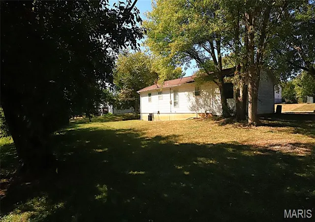 Photo 2 of Single family home for sale at 212 E Hillside Dr, Farmington, MO 63640 | MLS# MIS26063660 | Listing updated on 2026-10-07