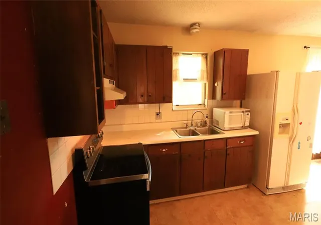 Photo 3 of Single family home for sale at 212 E Hillside Dr, Farmington, MO 63640 | MLS# MIS26063660 | Listing updated on 2026-10-07