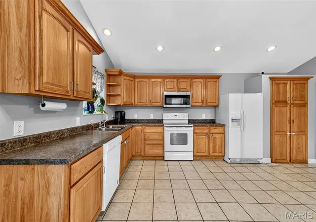 Photo 3 of Single family home for sale at 400 Olive St, De Soto, MO 63020 | MLS# MIS26063664 | Listing updated on 2026-10-08