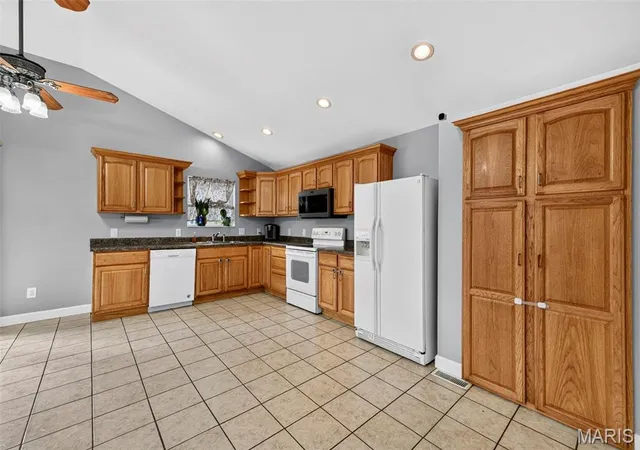 Photo 3 of Single family home for sale at 400 Olive St, De Soto, MO 63020 | MLS# MIS26063664 | Listing updated on 2026-10-08