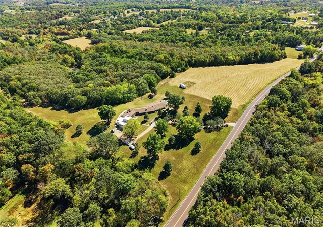 Photo 2 of Single family home for sale at 12824 Peter Moore Ln, De Soto, MO 63020 | MLS# MIS26063666 | Listing updated on 2026-10-21