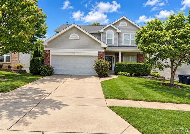 Photo 1 of Single family home for sale at 39 Upper Blfs View Ct, Eureka, MO 63025 | MLS# MIS26063672 | Listing updated on 2026-10-23