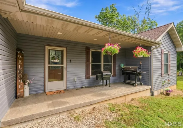 Photo 2 of Single family home for sale at 2899 Old Hwy 66, Bourbon, MO 65441 | MLS# MIS26063680 | Listing updated on 2026-10-03