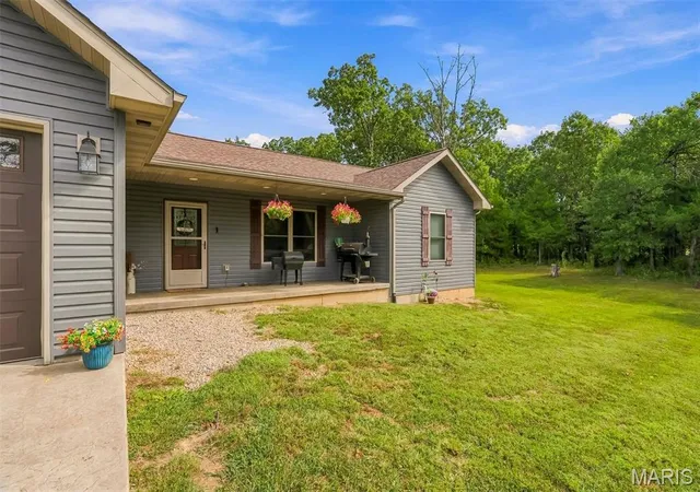 Photo 3 of Single family home for sale at 2899 Old Hwy 66, Bourbon, MO 65441 | MLS# MIS26063680 | Listing updated on 2026-10-03