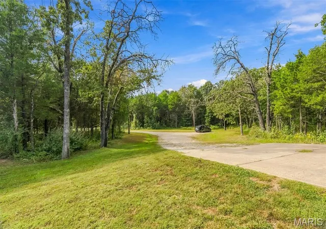 Photo 4 of Single family home for sale at 2899 Old Hwy 66, Bourbon, MO 65441 | MLS# MIS26063680 | Listing updated on 2026-10-03